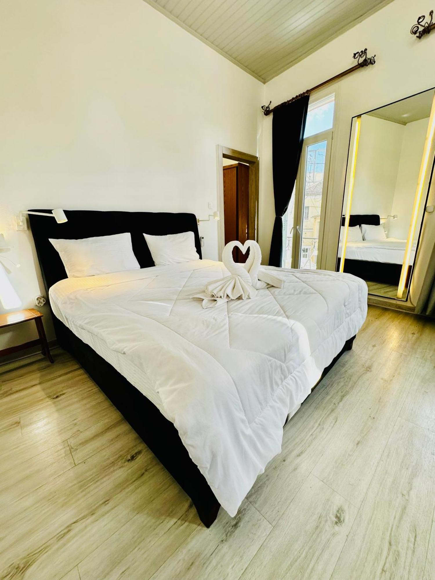 Travelers Luxury Suites, Studios & Apartments Corfu  Екстериор снимка