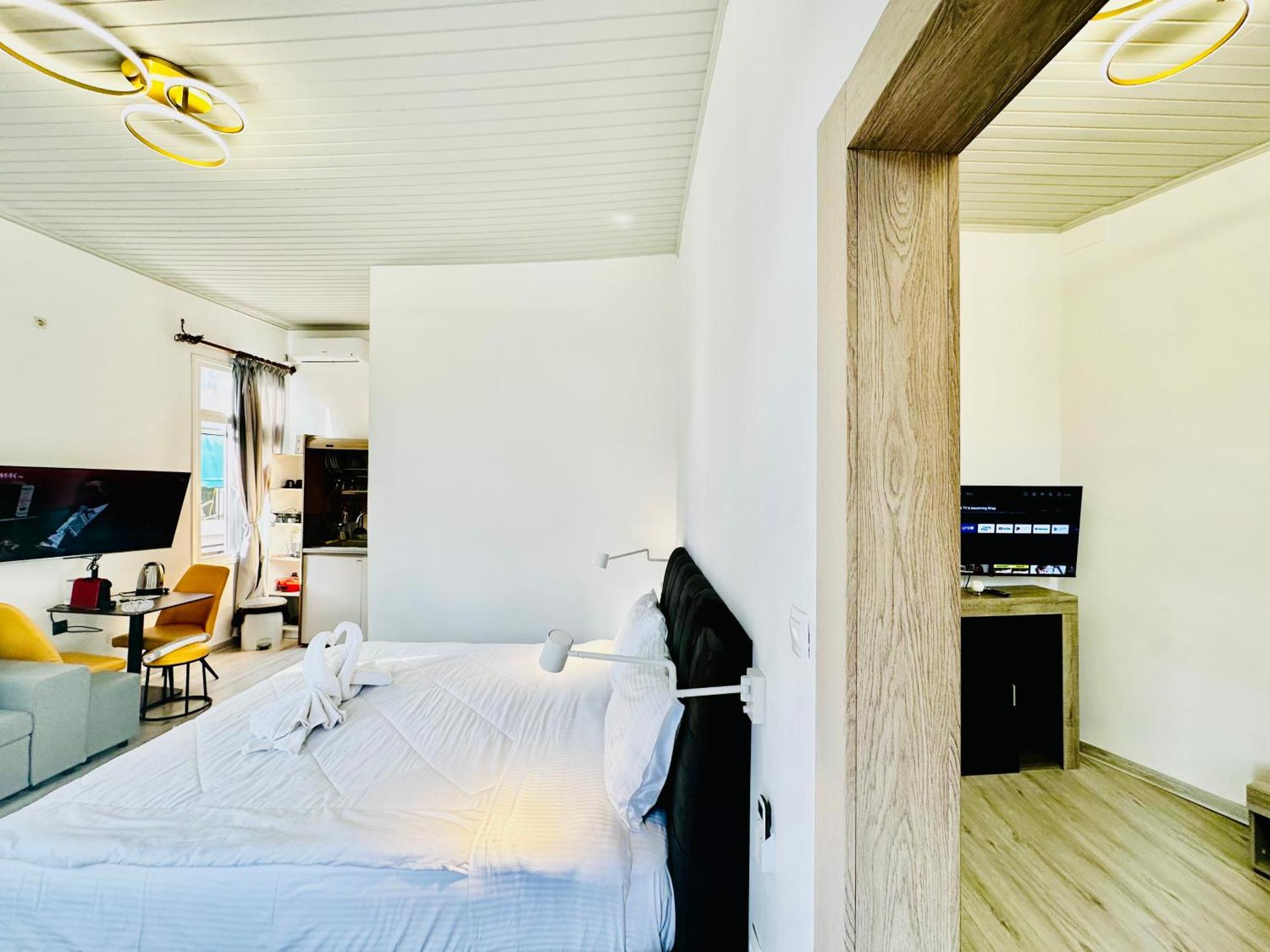 Travelers Luxury Suites, Studios & Apartments Corfu  Екстериор снимка