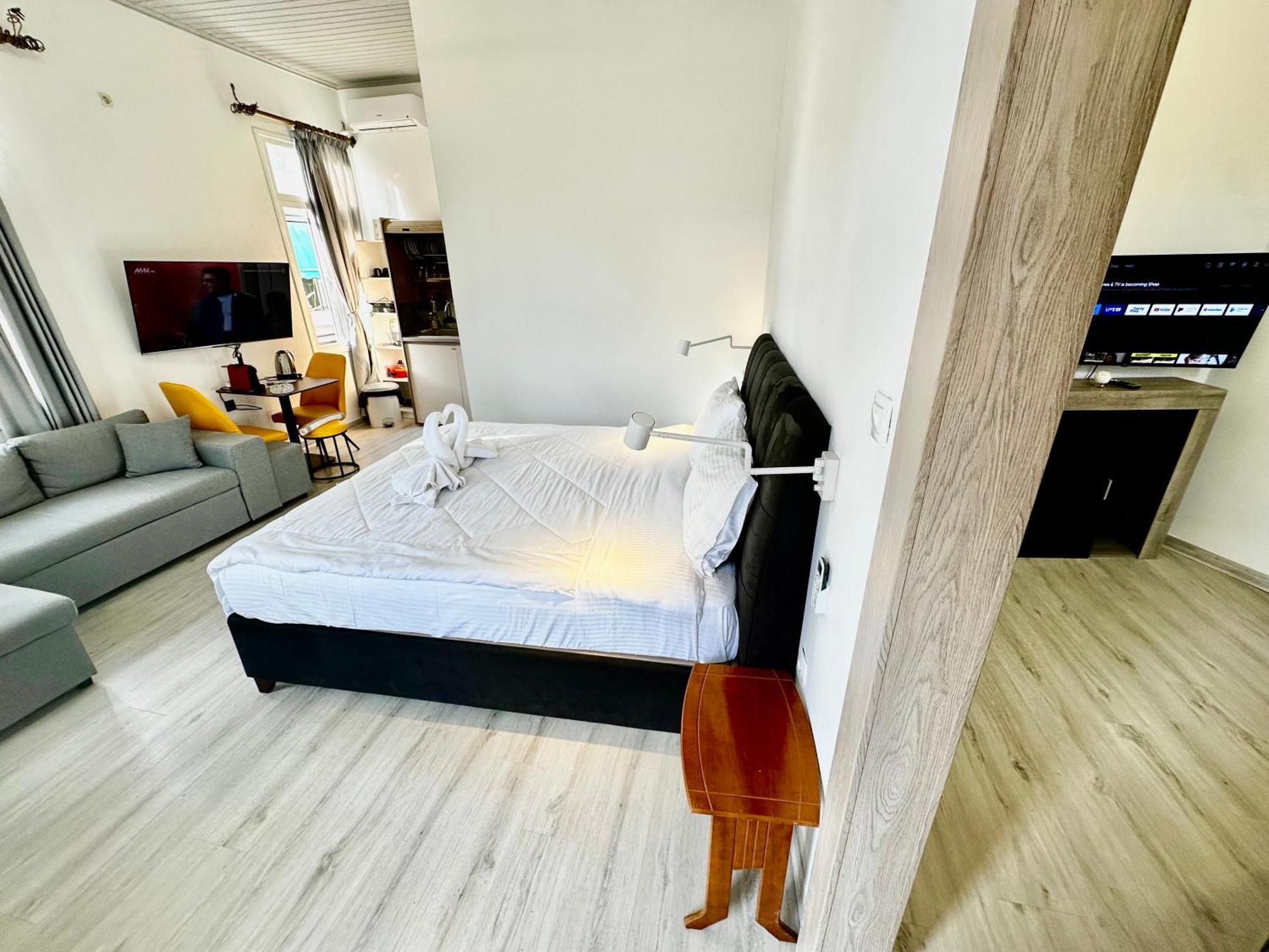 Travelers Luxury Suites, Studios & Apartments Corfu  Екстериор снимка