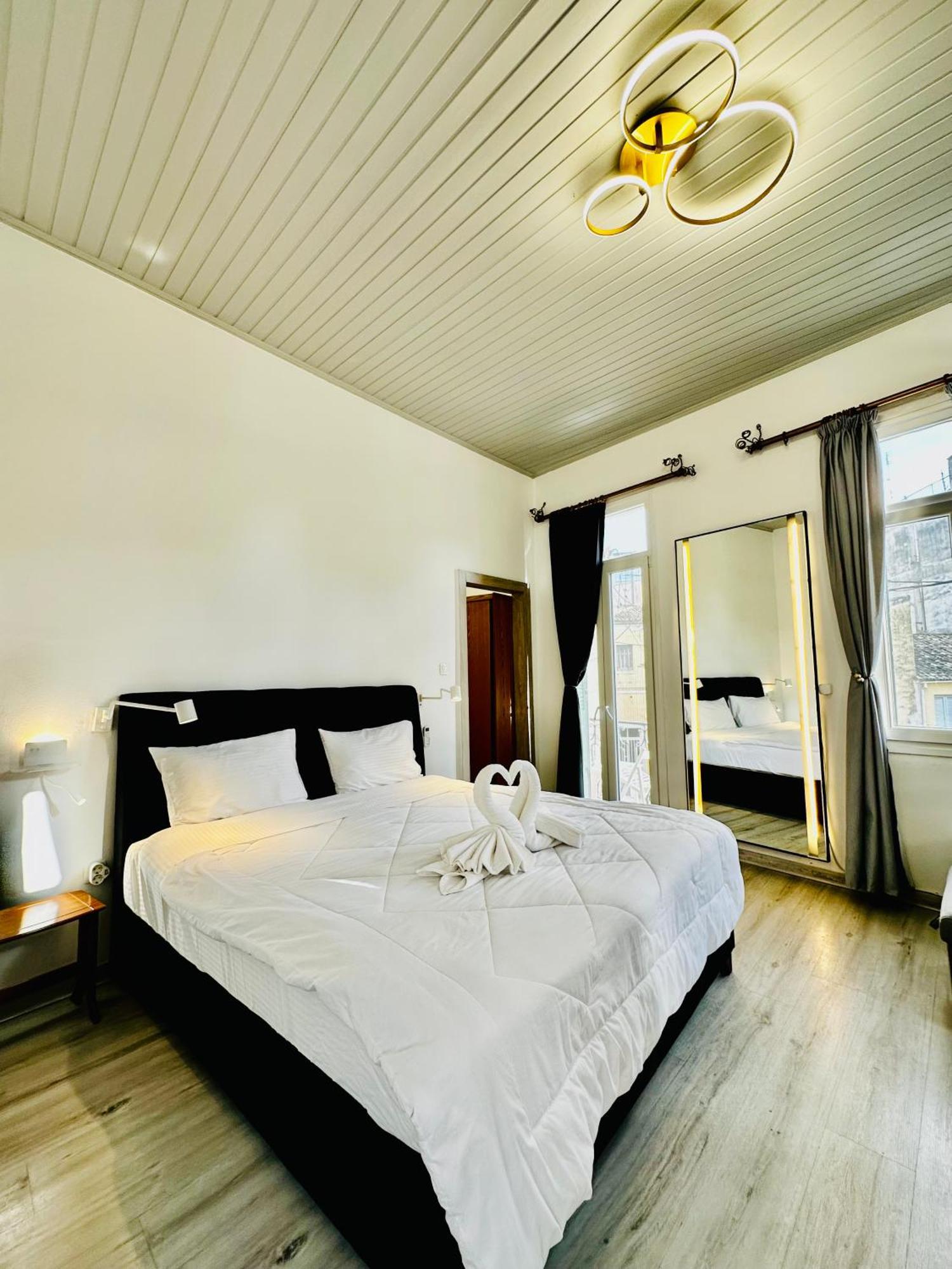 Travelers Luxury Suites, Studios & Apartments Corfu  Екстериор снимка